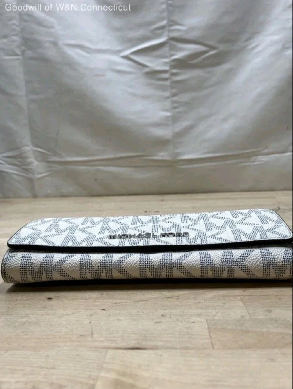 Michael Kors White/Gray Signature Continental Wallet